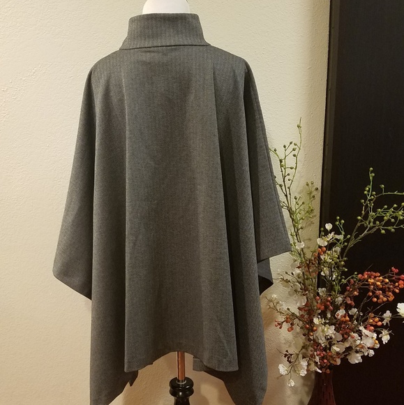 NWT Anne Klein Black White Herringbone Cape Lion Head Medallion OLD MONEY STYLE - Picture 8 of 8